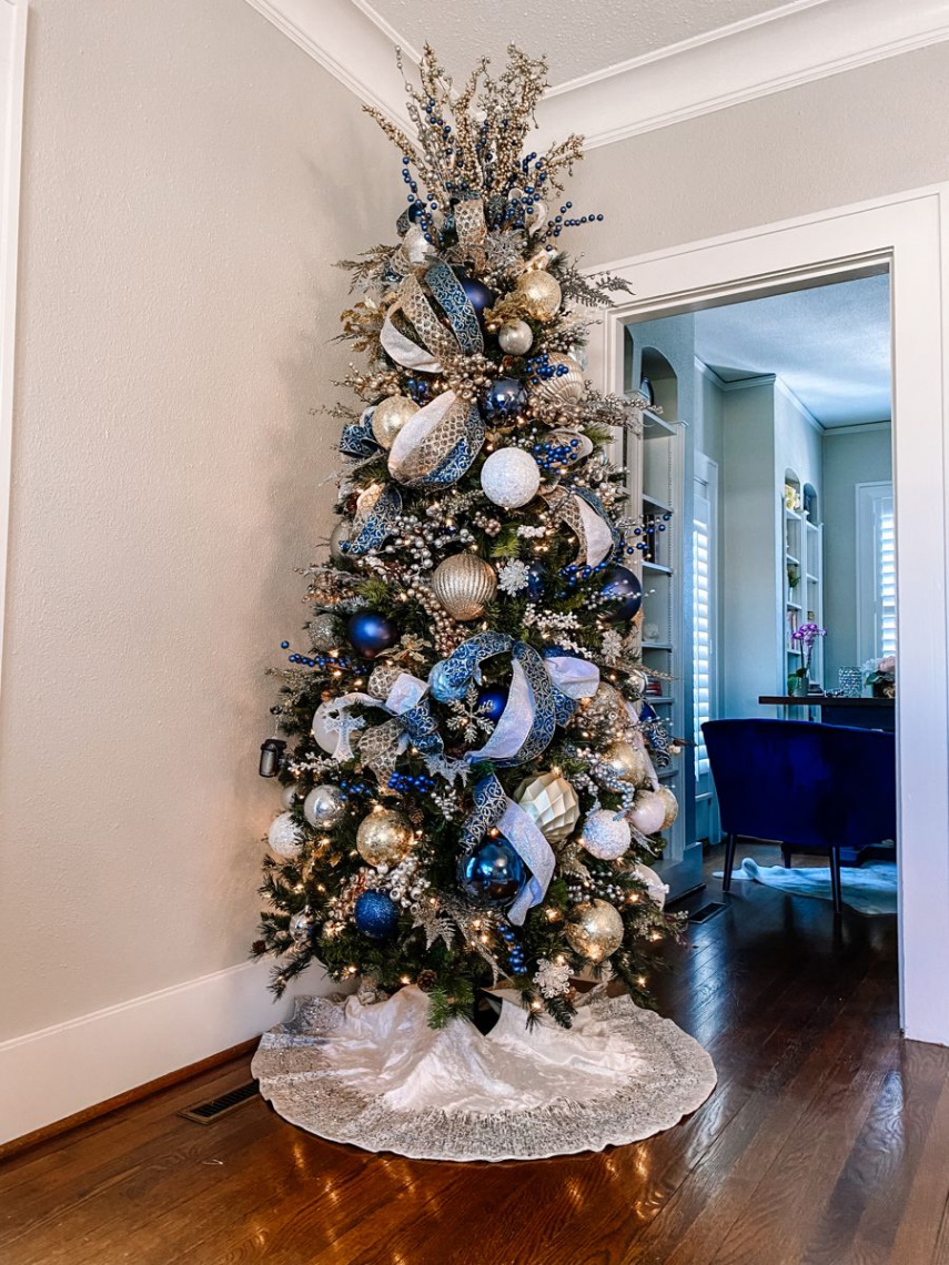 A Very Merry Blue Christmas 🎄  Blue christmas tree decorations