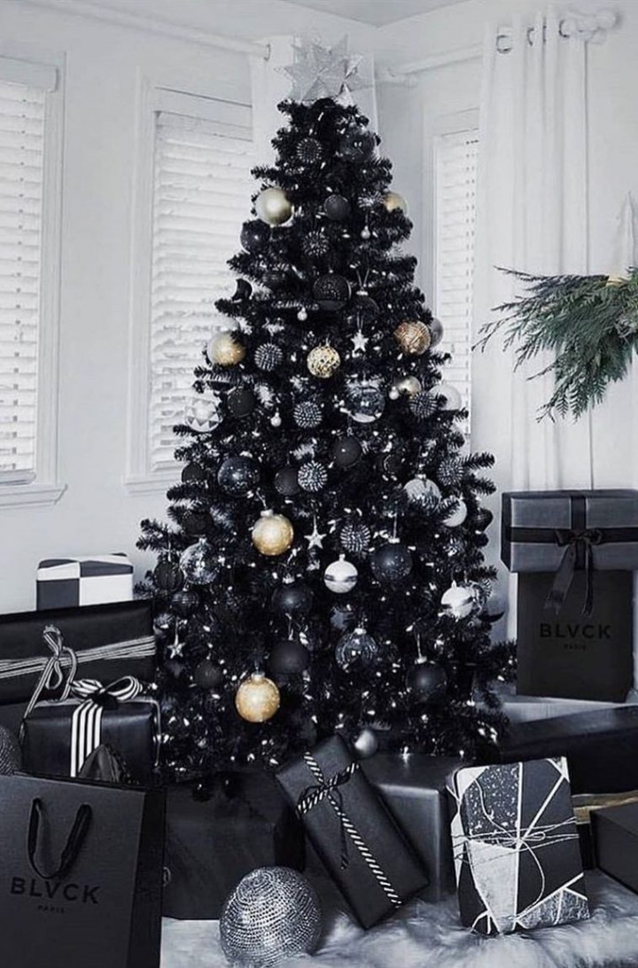 + Beautiful Christmas Tree Decorating Ideas For You! - Page