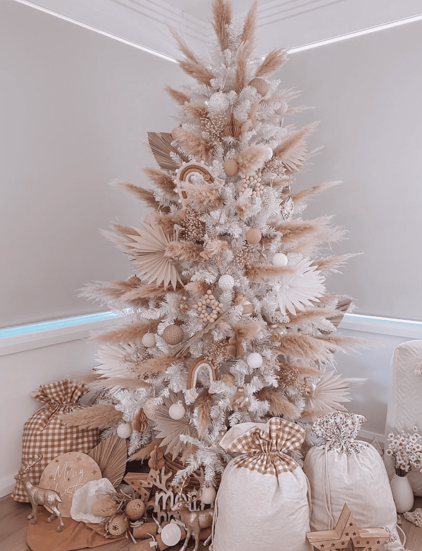 Beautiful White Christmas Tree Ideas for Your Home