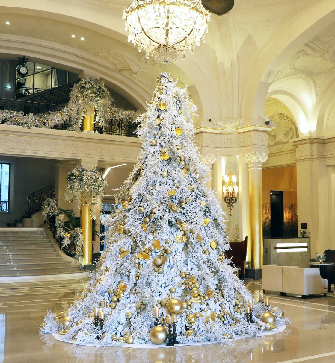 Best Christmas decorations at the most luxurious hotels of the