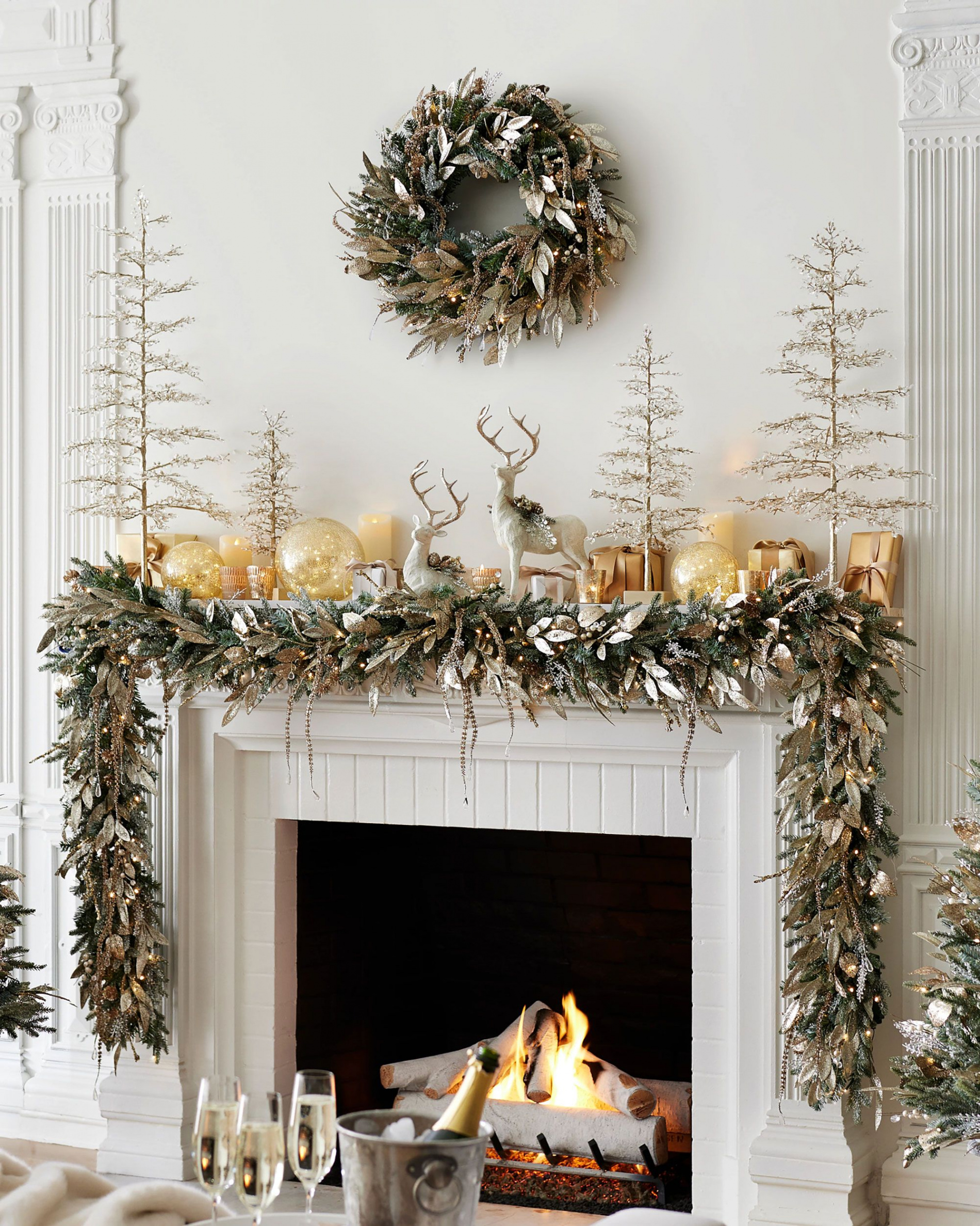 Christmas Mantel Ideas That Anyone Could Pull Off