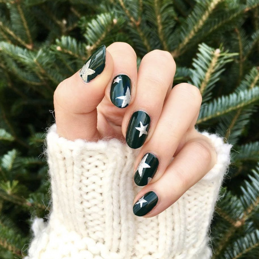 Christmas Nail Art Designs That Are Extra Festive