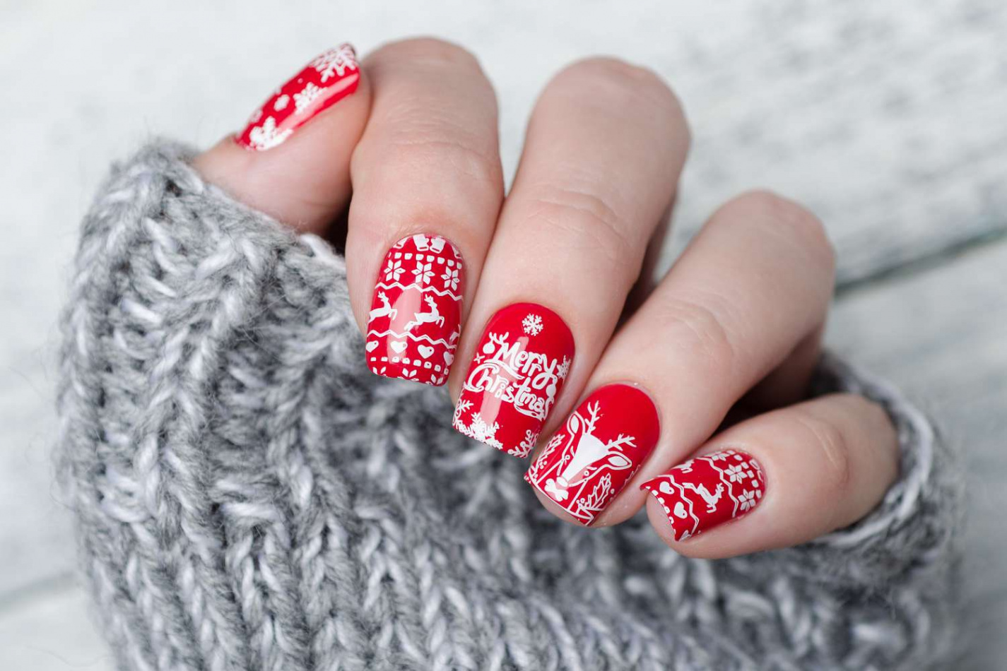 Christmas Nail Designs That You Can Easily Do at Home