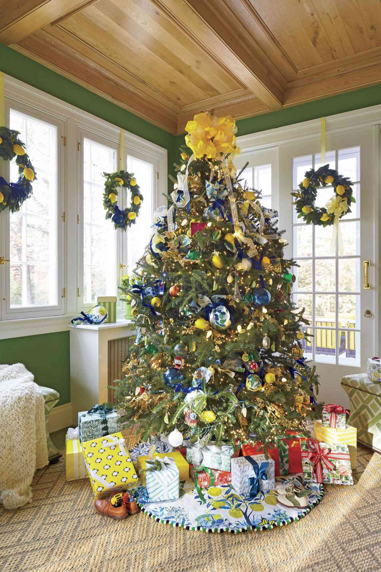Christmas Tree Decoration Ideas For a Dazzling Holiday