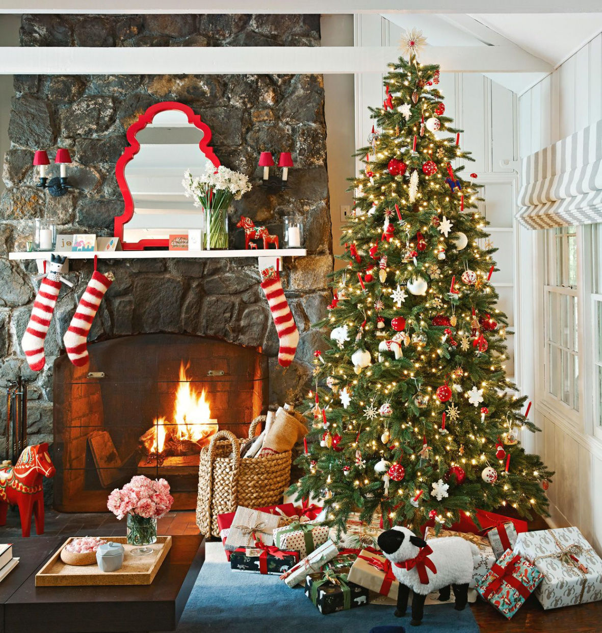 Classic Red and Green Christmas Decorating Ideas