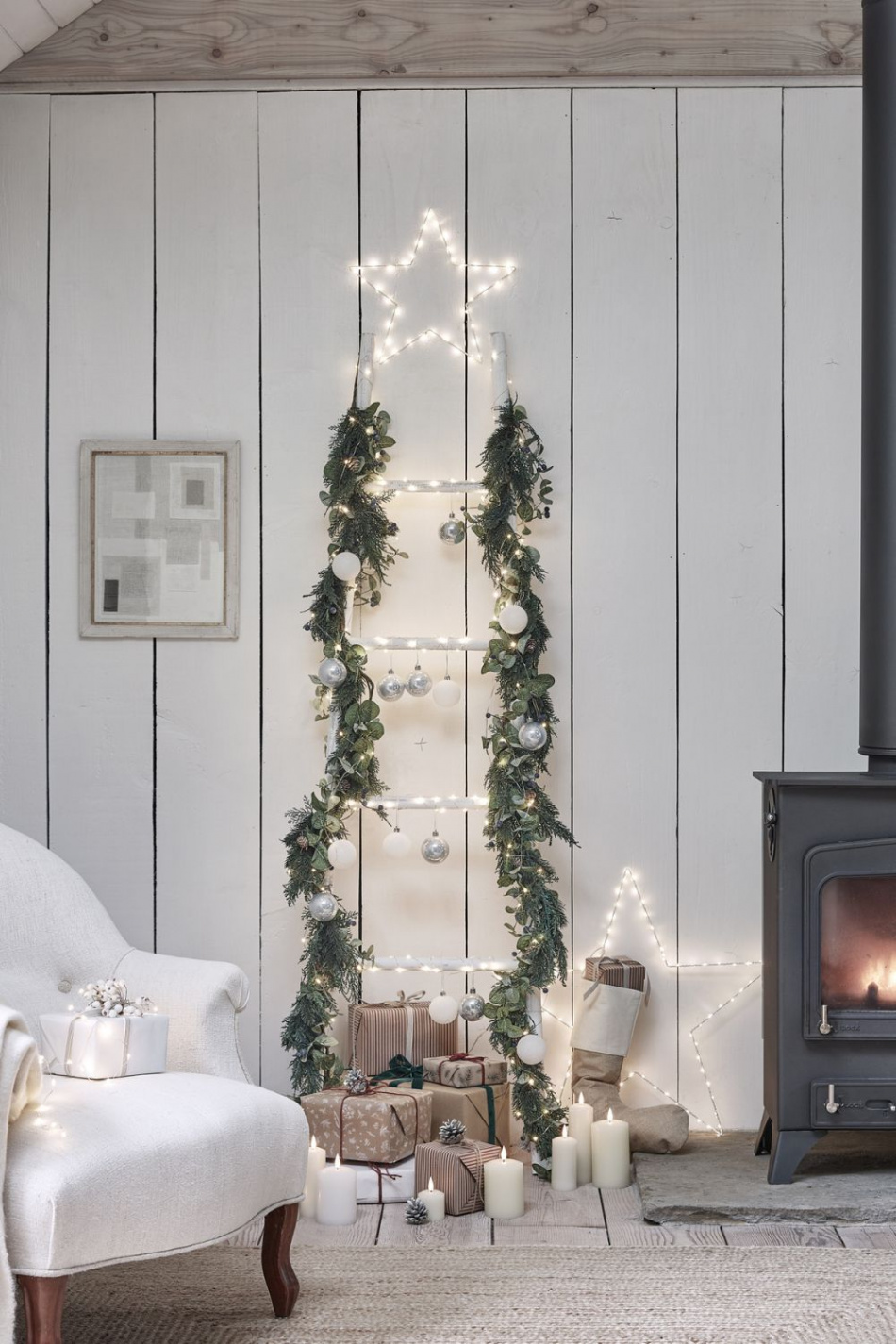 Clever Christmas Tree Ideas for Small Spaces [20]