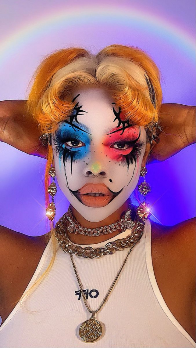 Clown makeup in   Unconventional makeup, Face art makeup