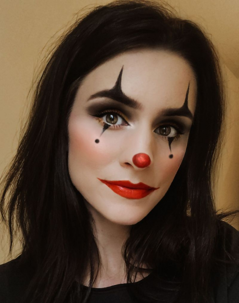 Clown schminken für Damen - Anleitung und gruselige Ideen zu