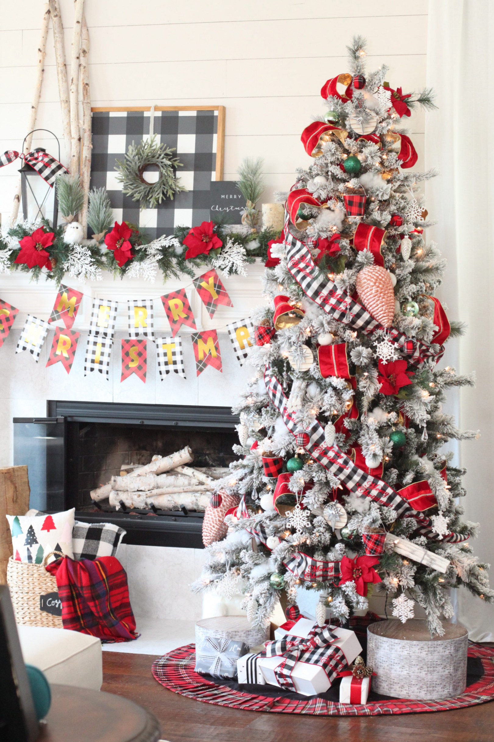 Cozy Classic Red Plaid Christmas Tree - Giggles Galore