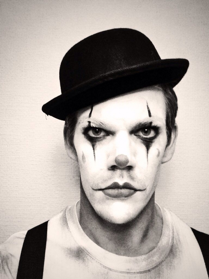 Dark circus clown  Clown makeup, Carnival makeup, Male makeup