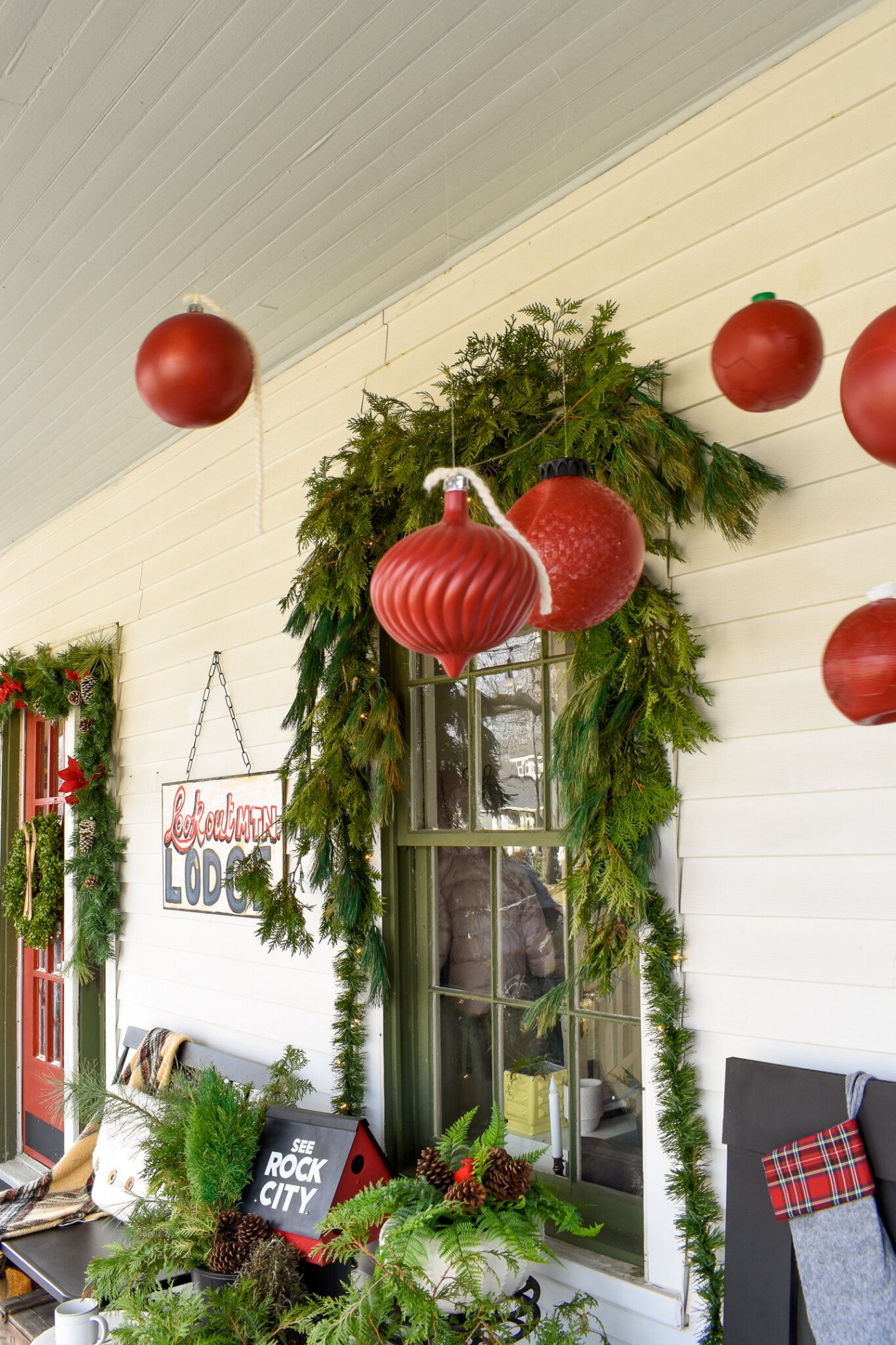 DIY Outdoor and Porch Christmas Decorations