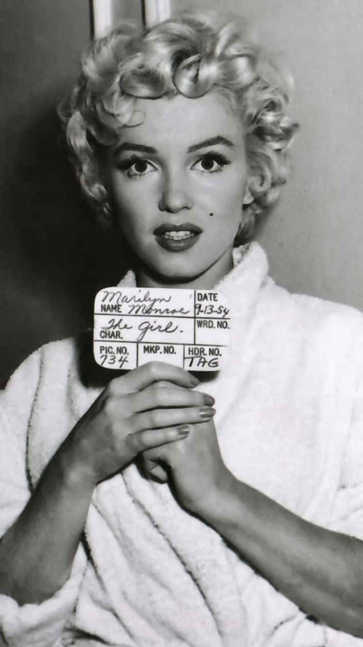 Download Get glamorous with Marilyn Monroe on your Iphone