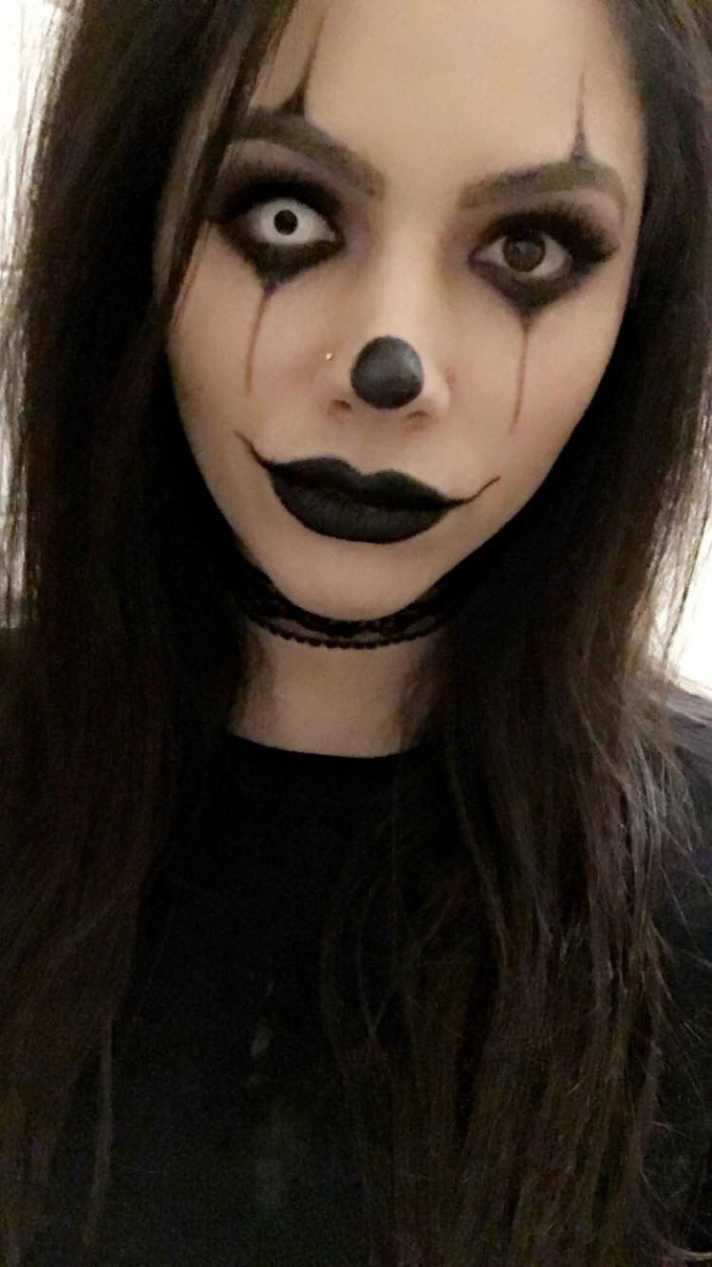 Goth/dark clown - instagram @holly_horton  Scary clown makeup