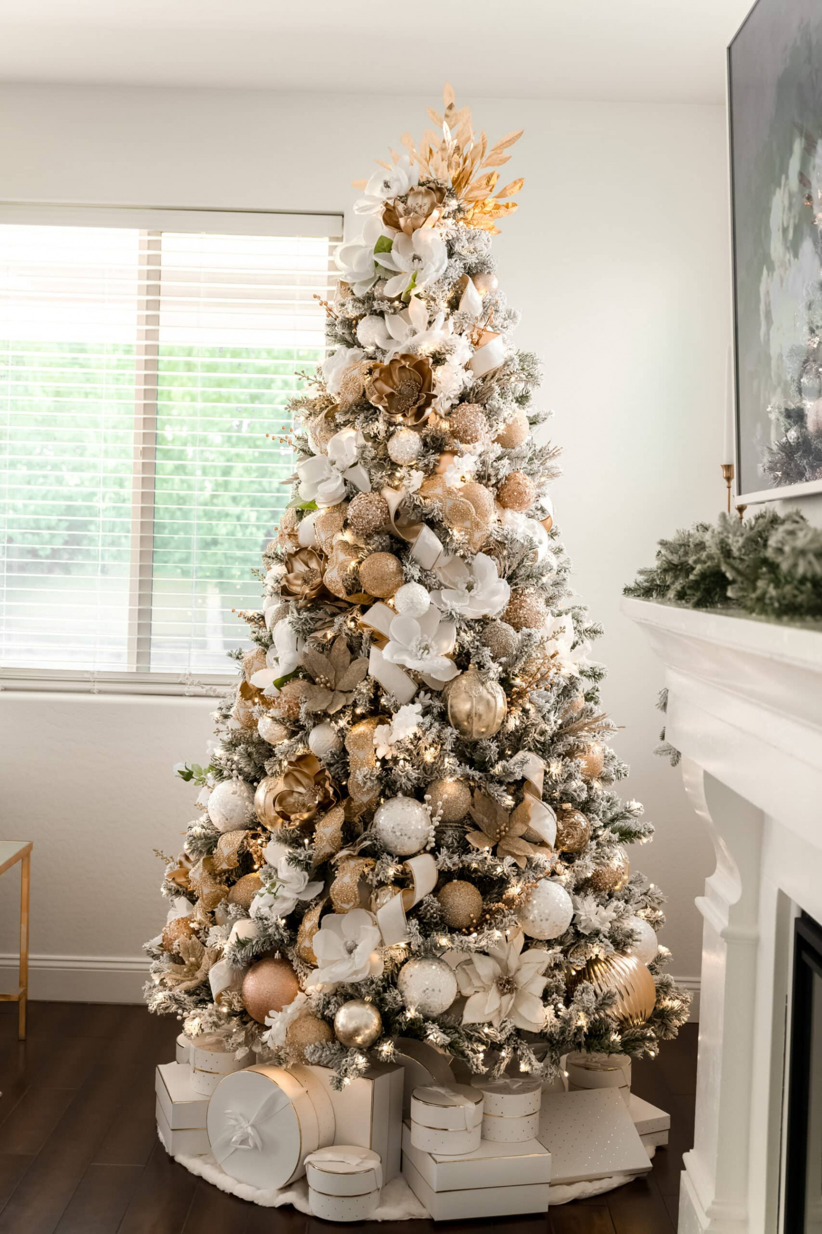 How to Decorate an Elegant White and Gold Christmas Tree Like A Pro