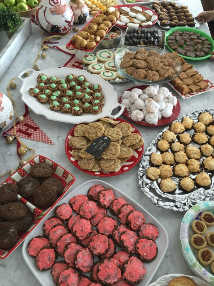 How to Host a Simple, No Stress Christmas Cookie Exchange!  A