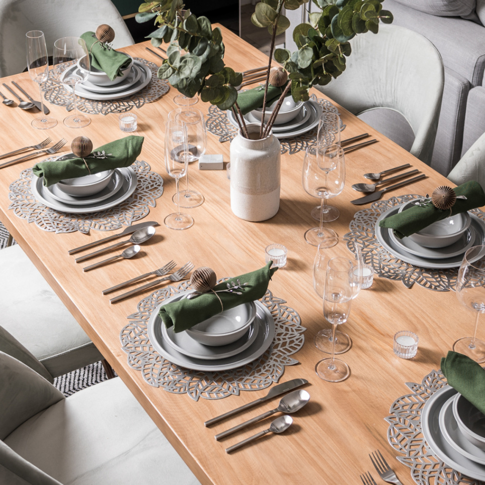 How To Set The Perfect Minimalist Thanksgiving Dinner Table - Bomshbee