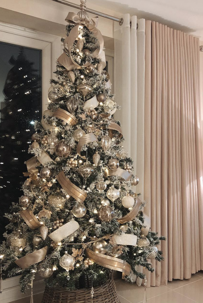 Lovely and golden:  Elegant christmas trees, Ribbon on christmas