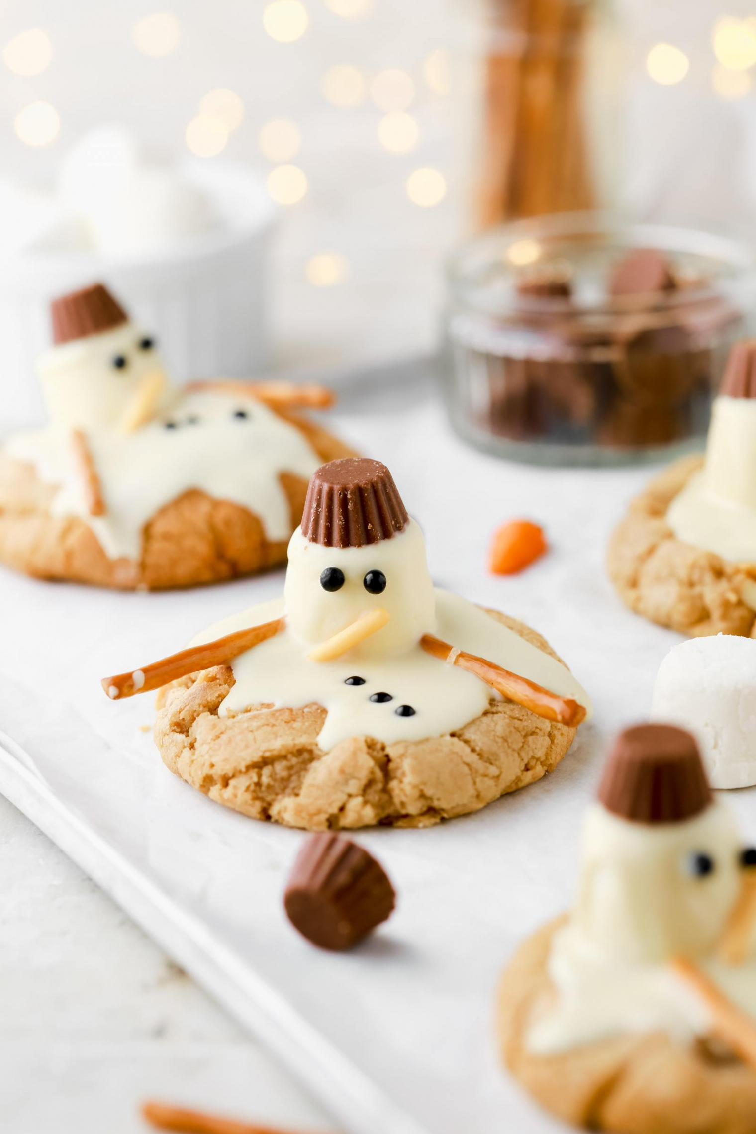 Melting Marshmallow Snowman Cookies - My Kitchen Drawer