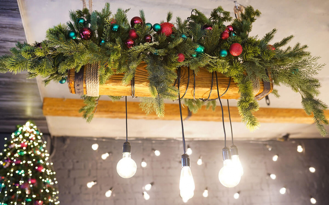 Office Holiday Decor Ideas To Keep You Joyful While At Work