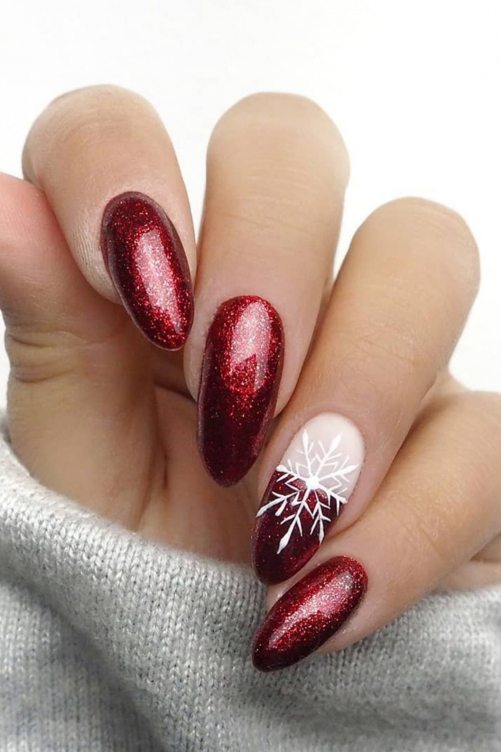 Outstanding Christmas Nail Designs to Celebrate This Year