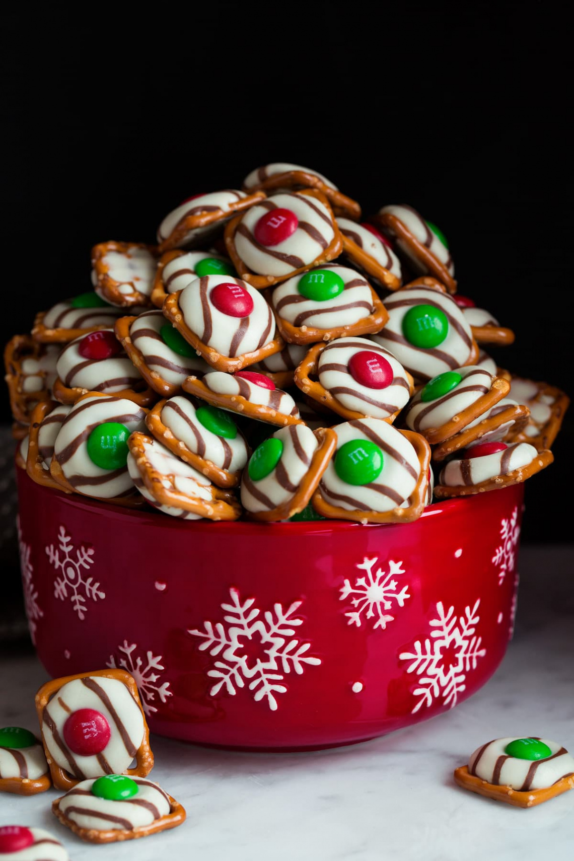 Pretzel M&M Hugs