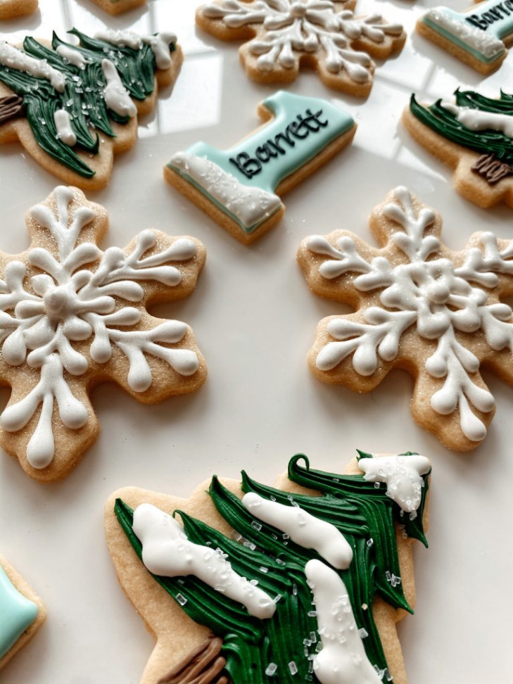 Snowy First Birthday Cookies! - Kisses + Caffeine