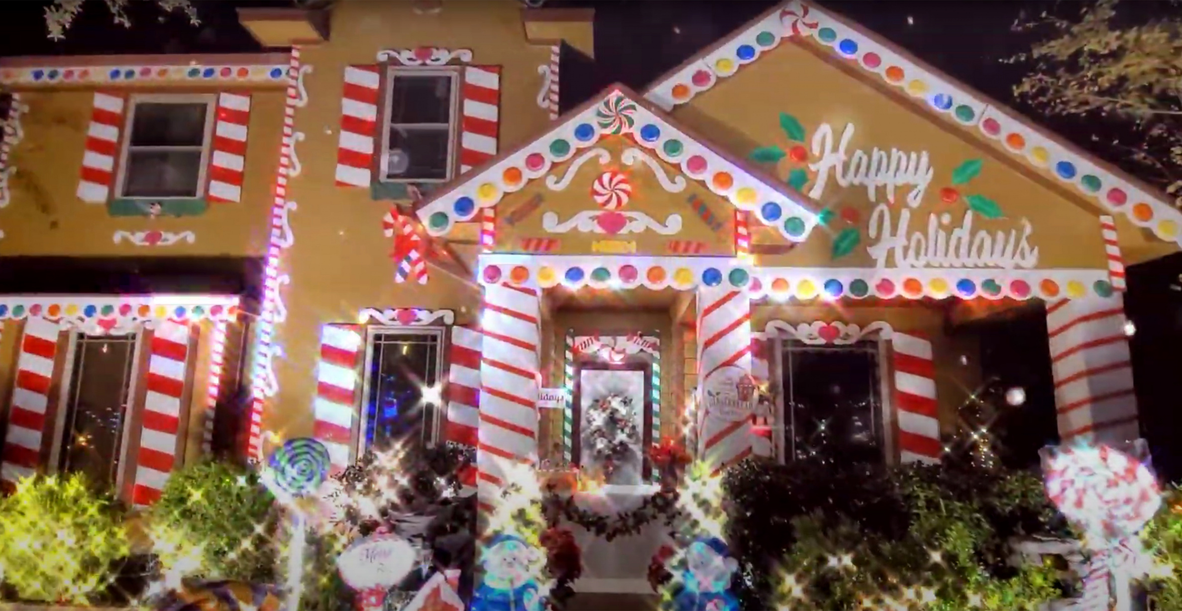 Texas Woman Decorates Home As A Gingerbread House For Christmas