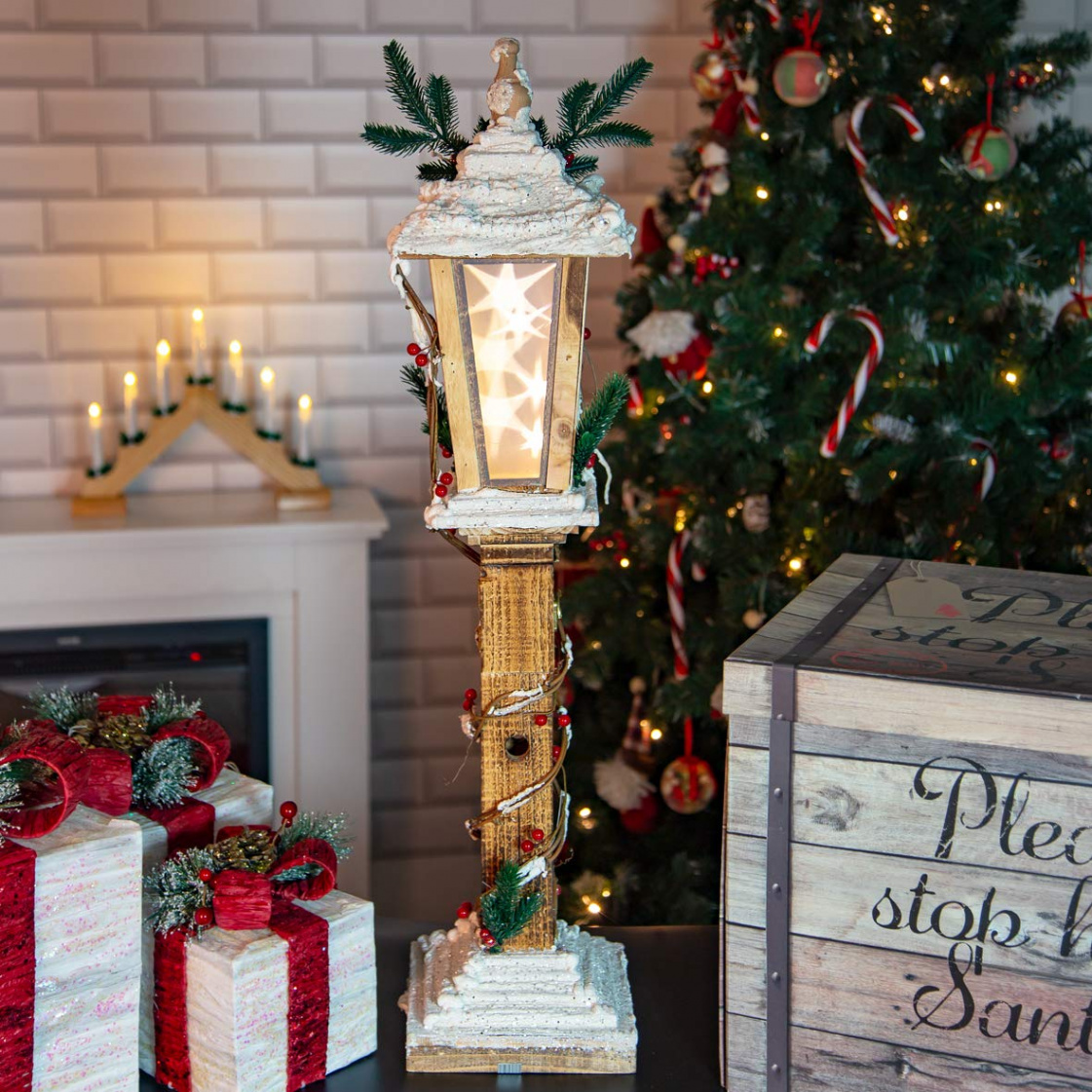 The Christmas Workshop  cm Snow Topped Wooden Lamppost With