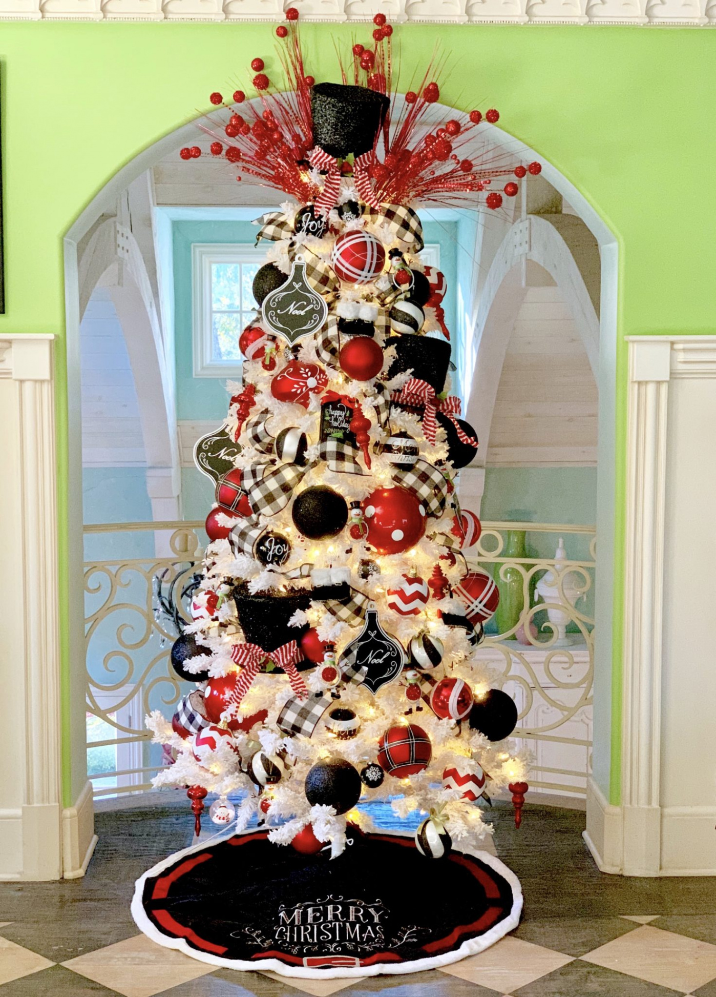 The Perfect Red, White and Black Christmas Tree!  Turtle Creek Lane