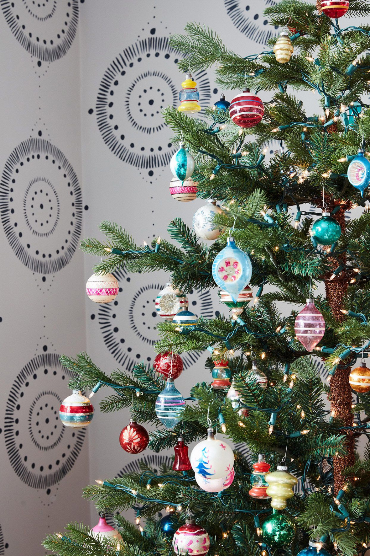 Vintage Christmas Decorating Ideas That Give Us the Holiday Feels