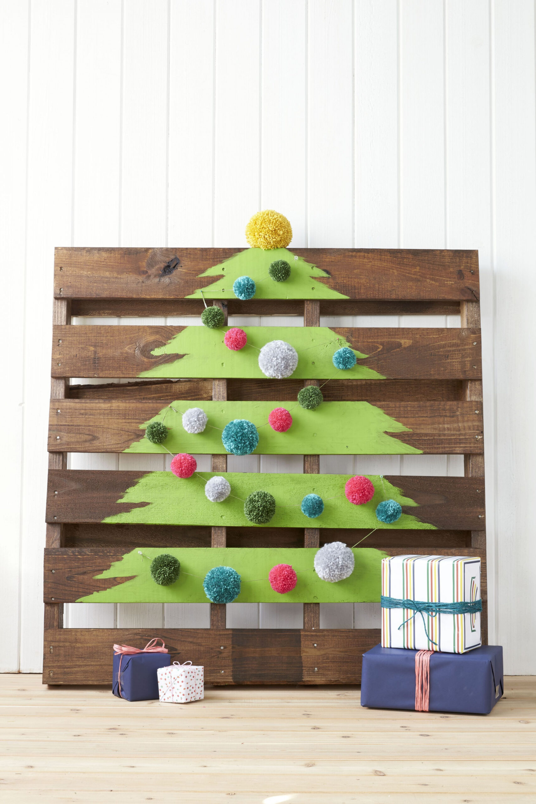 Best Christmas Wood Crafts - DIY Holiday Wood Projects and Ideas