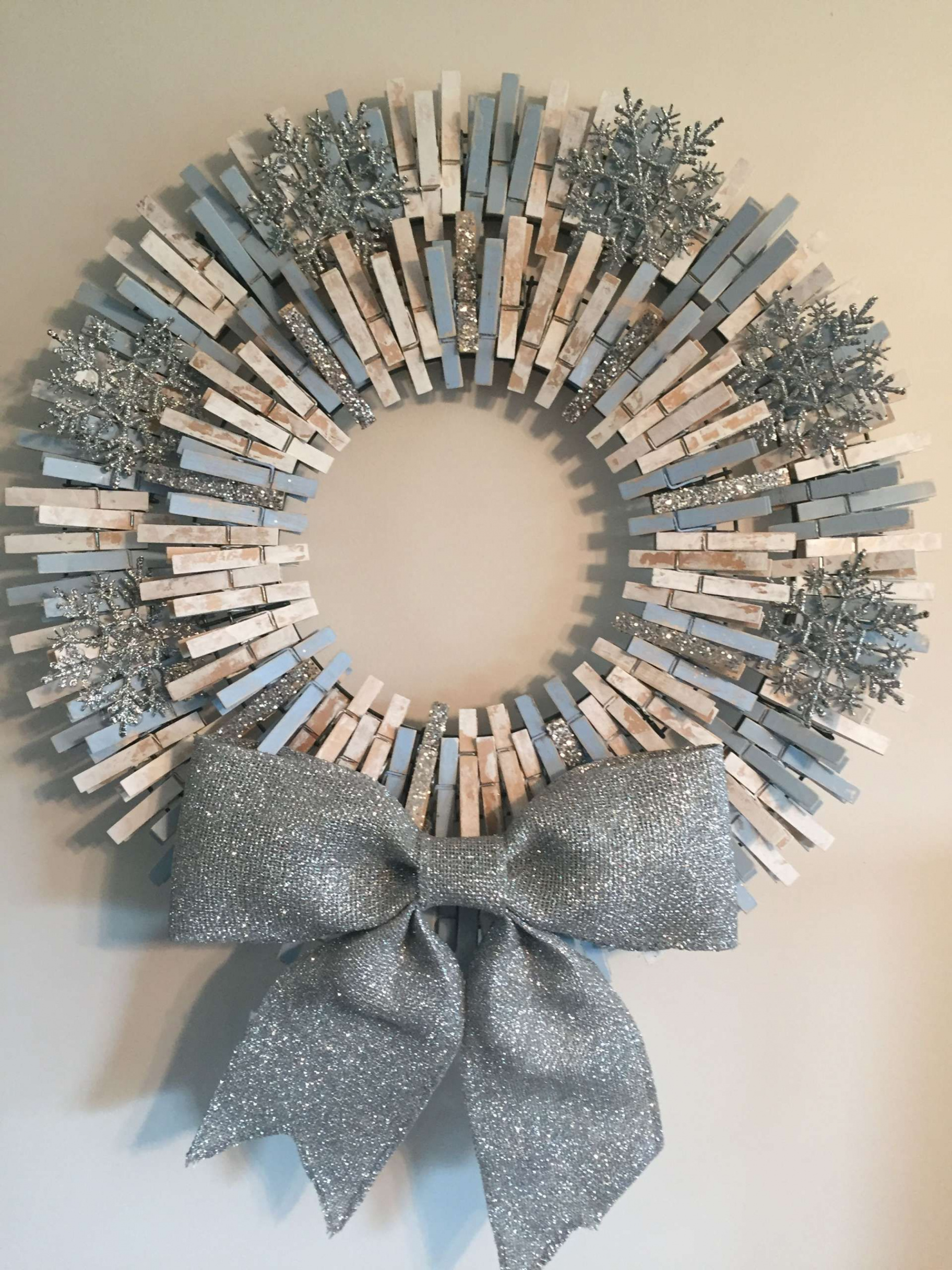 Best DIY Clothespin Wreaths You Can Try Today  Diy grinaldas