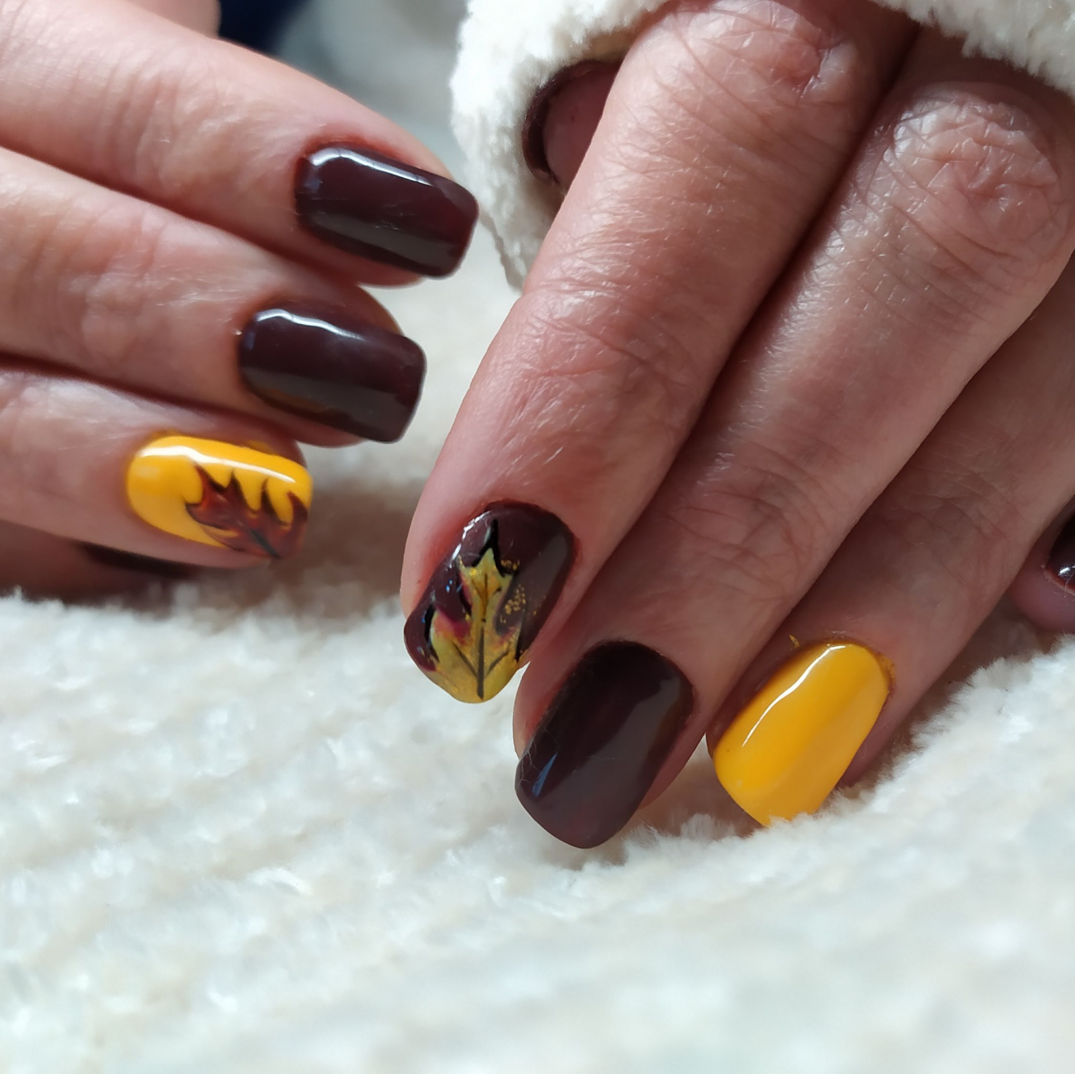 Best Thanksgiving Nails  to Get a Festive Look