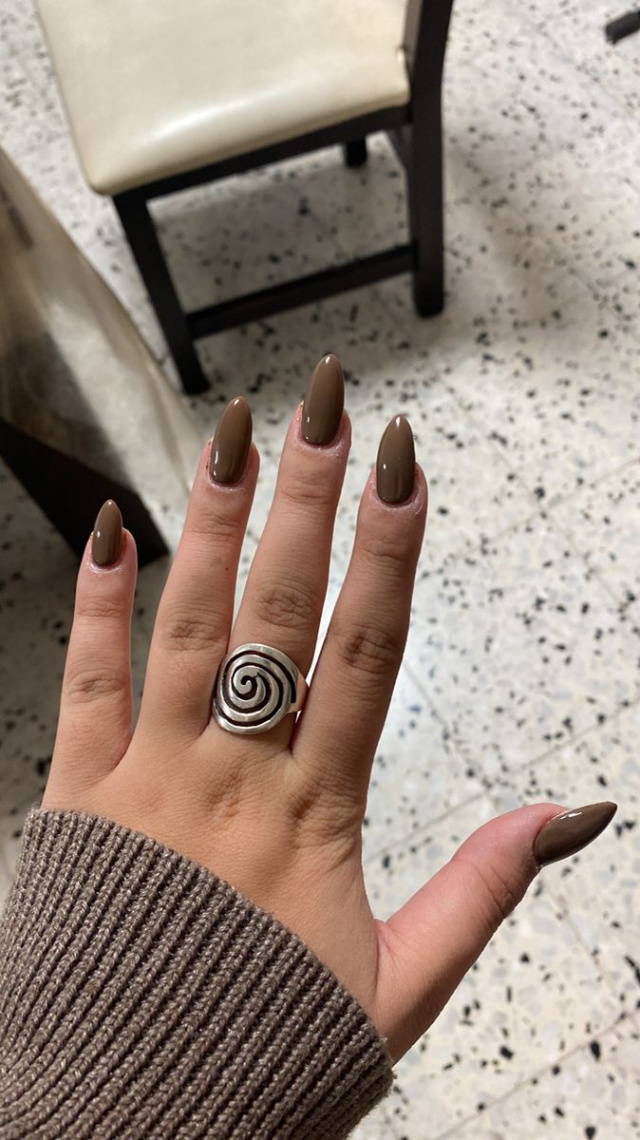 Brown nails 🥥 ᎧᏒᎥ  Brown nails, Long almond nails, Almond