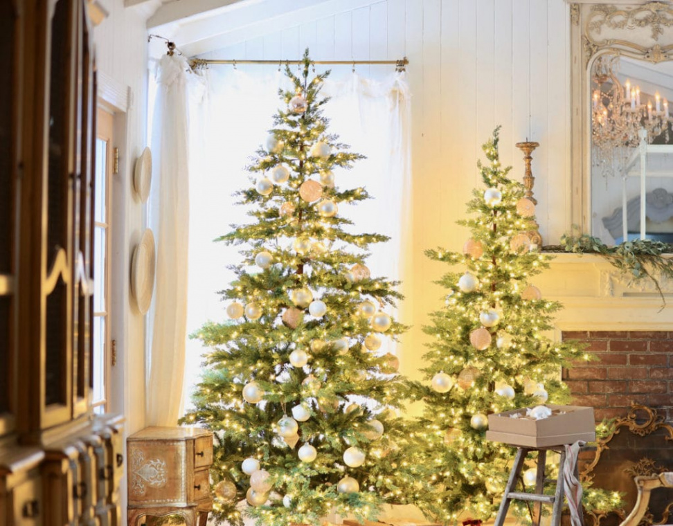 Christmas Decorating Tips & Ideas- how to decorate with more than