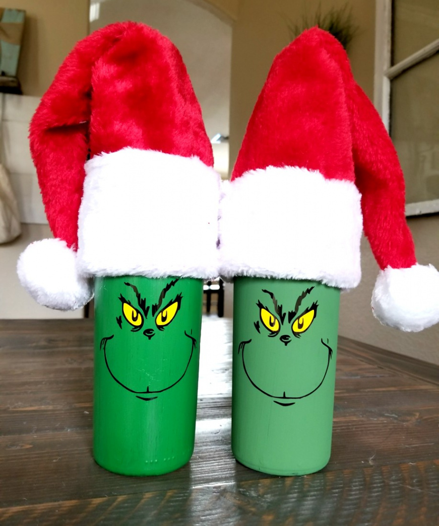 Christmas Wine Bottles Are so Fun and Easy to Make! - Leap of