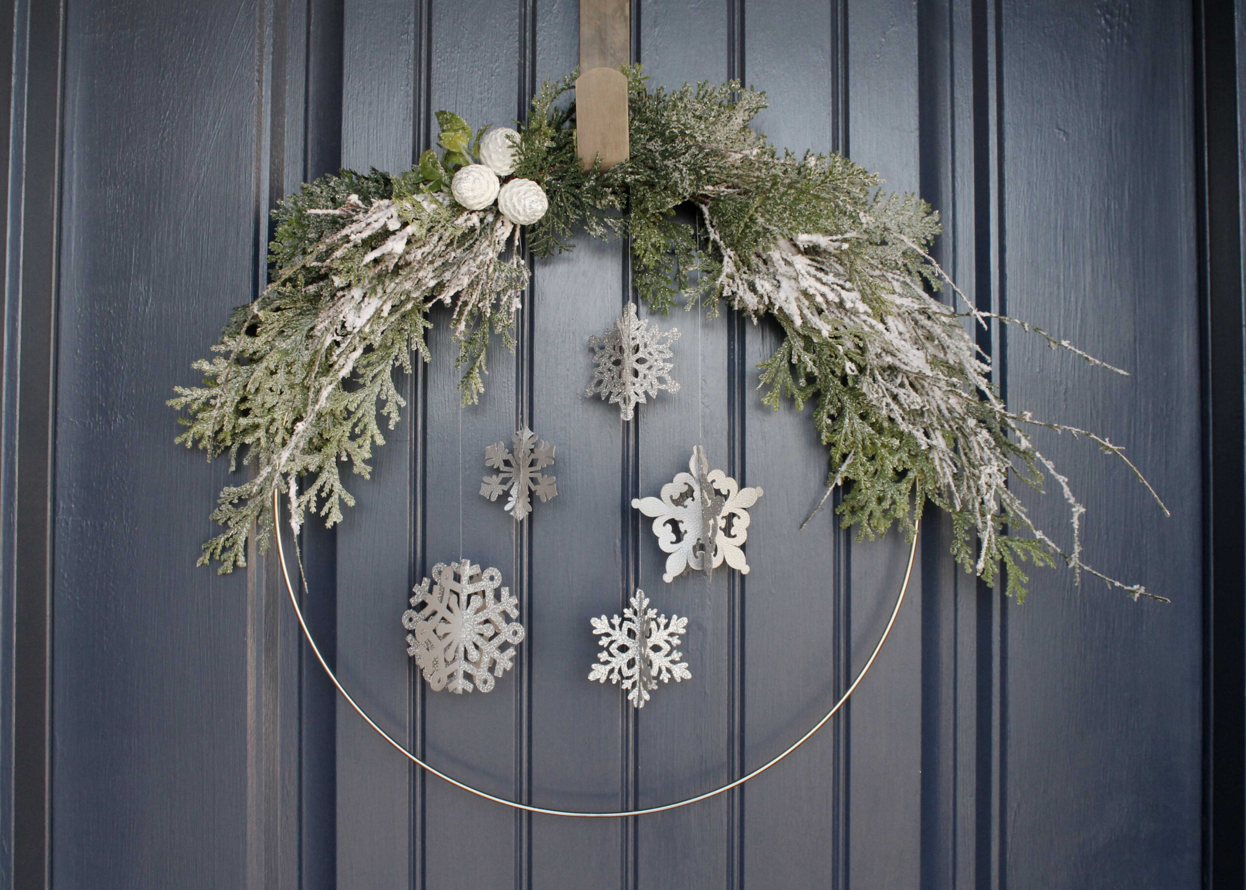 CUSTOM WINTER SNOWFLAKE WREATH MADE WITH THE CRICUT MAKER