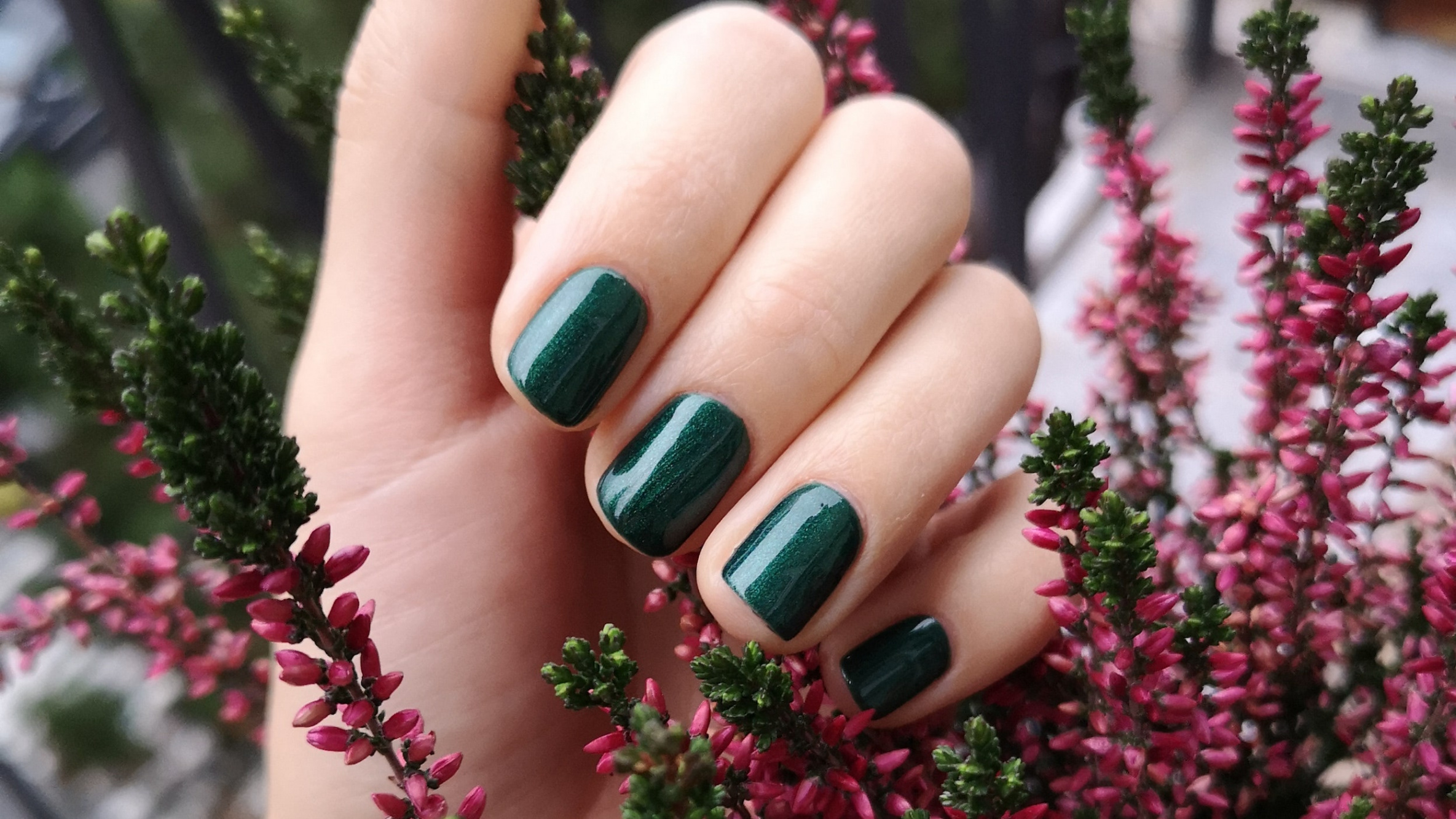 Dark Green Nail Polish Is Trending for Winter — Here