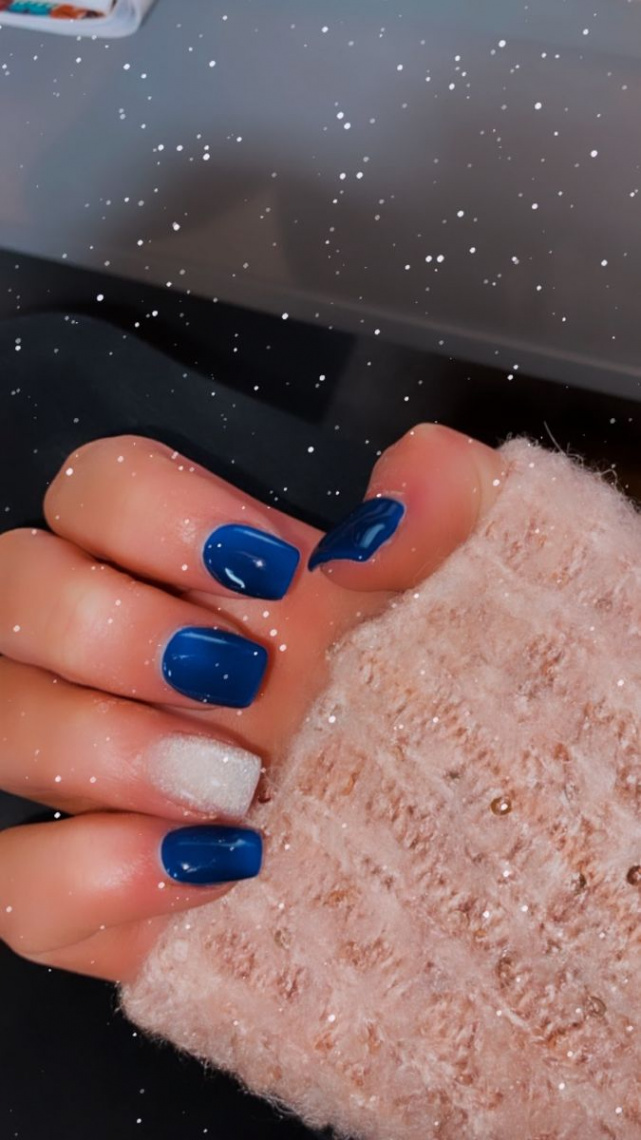 December nails  Blue gel nails, Blue and white nails, Vibrant nails