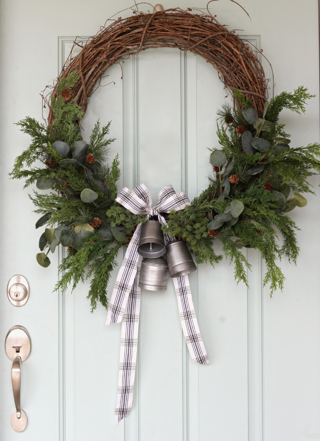 DIY Christmas Farmhouse Winter Wreath Bells    Sycamore