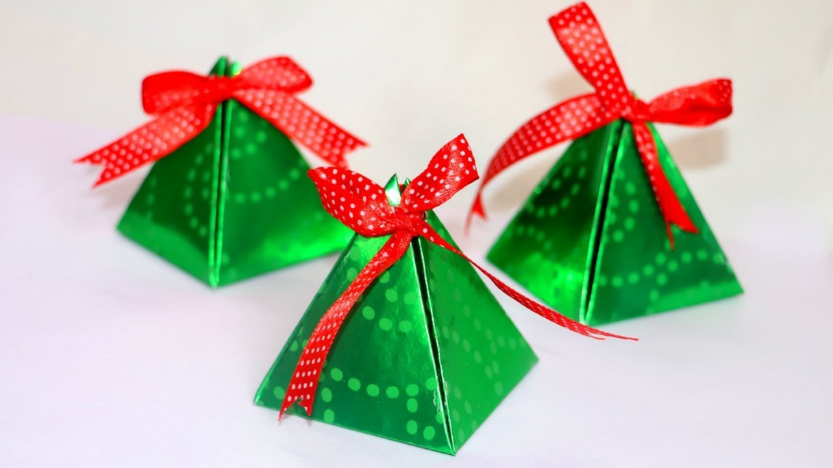 DIY Christmas Gift Box  Easy Paper Pyramid Gift Box  Paper Crafts   Christmas Crafts