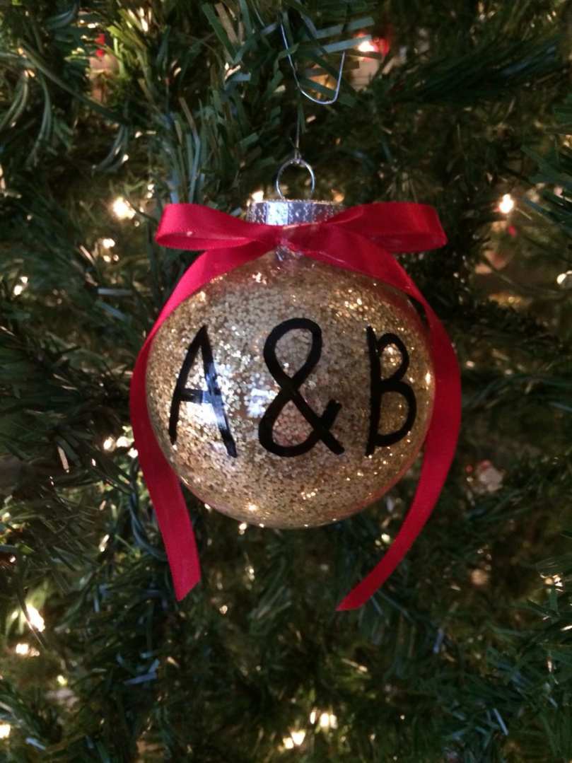 DIY couples Christmas ornament - glitter  Diy xmas ornaments