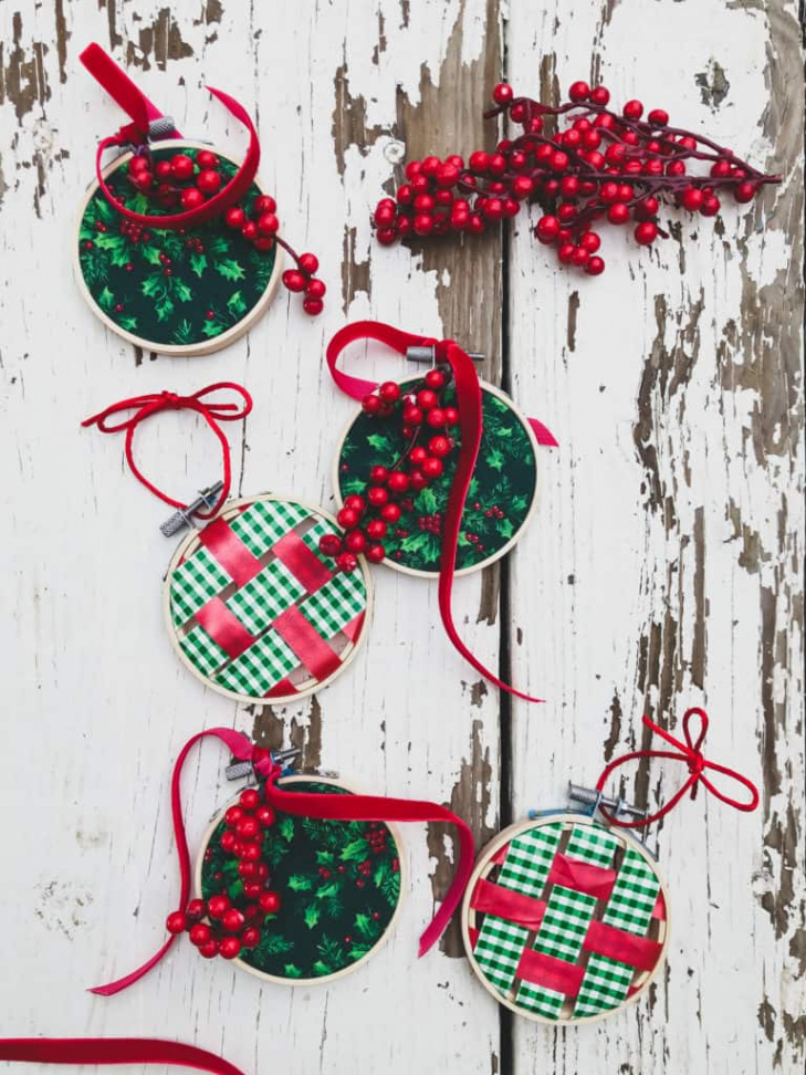 DIY Embroidery Hoop Ornaments for Christmas Tree & Gifts - Back