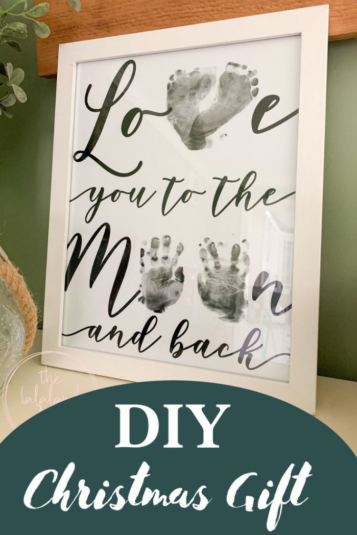 DIY Homemade Christmas Gift using baby footprints and handprints