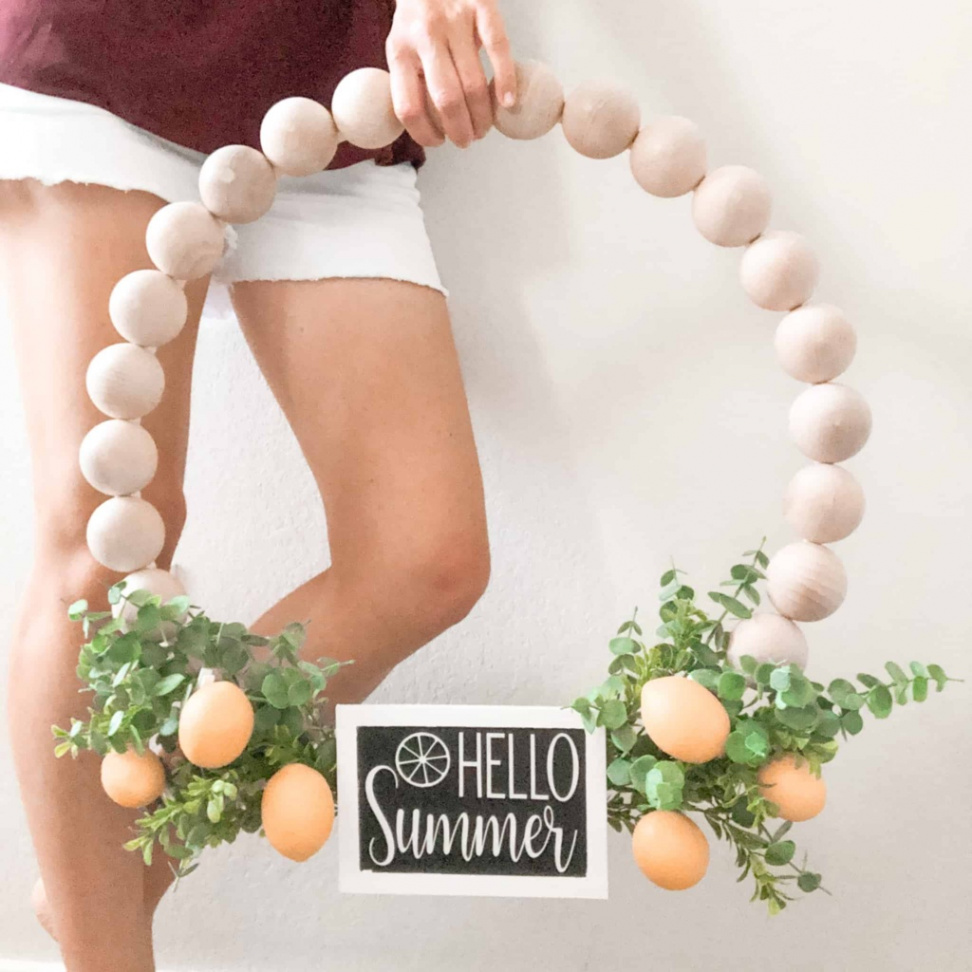 DIY Wooden Bead Wreath: Seasonally Interchangeable - Her Happy Home