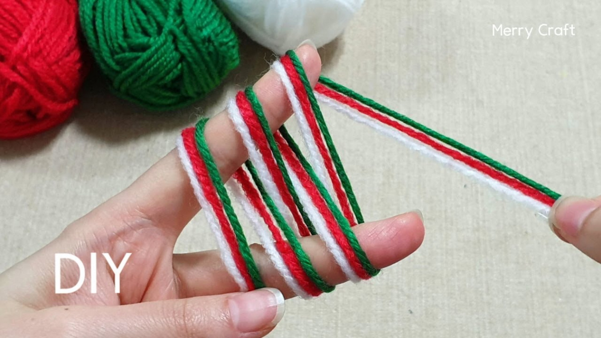 Easy Christmas Decoration Ideas with Woolen yarn - Christmas Tree Ornament  Making - DIY Creative art