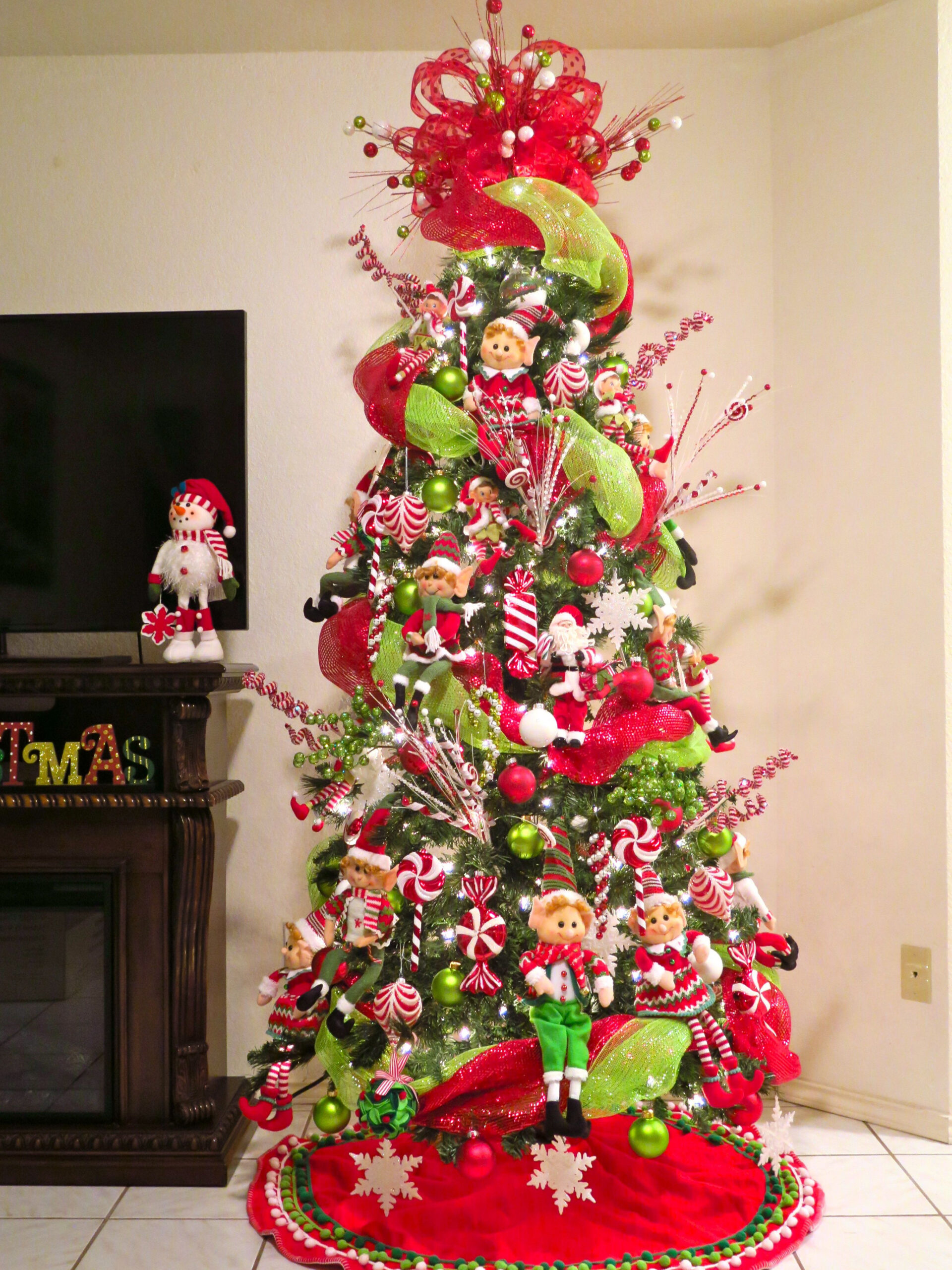 ELF TREE  Christmas tree themes, Elf christmas decorations, Elf