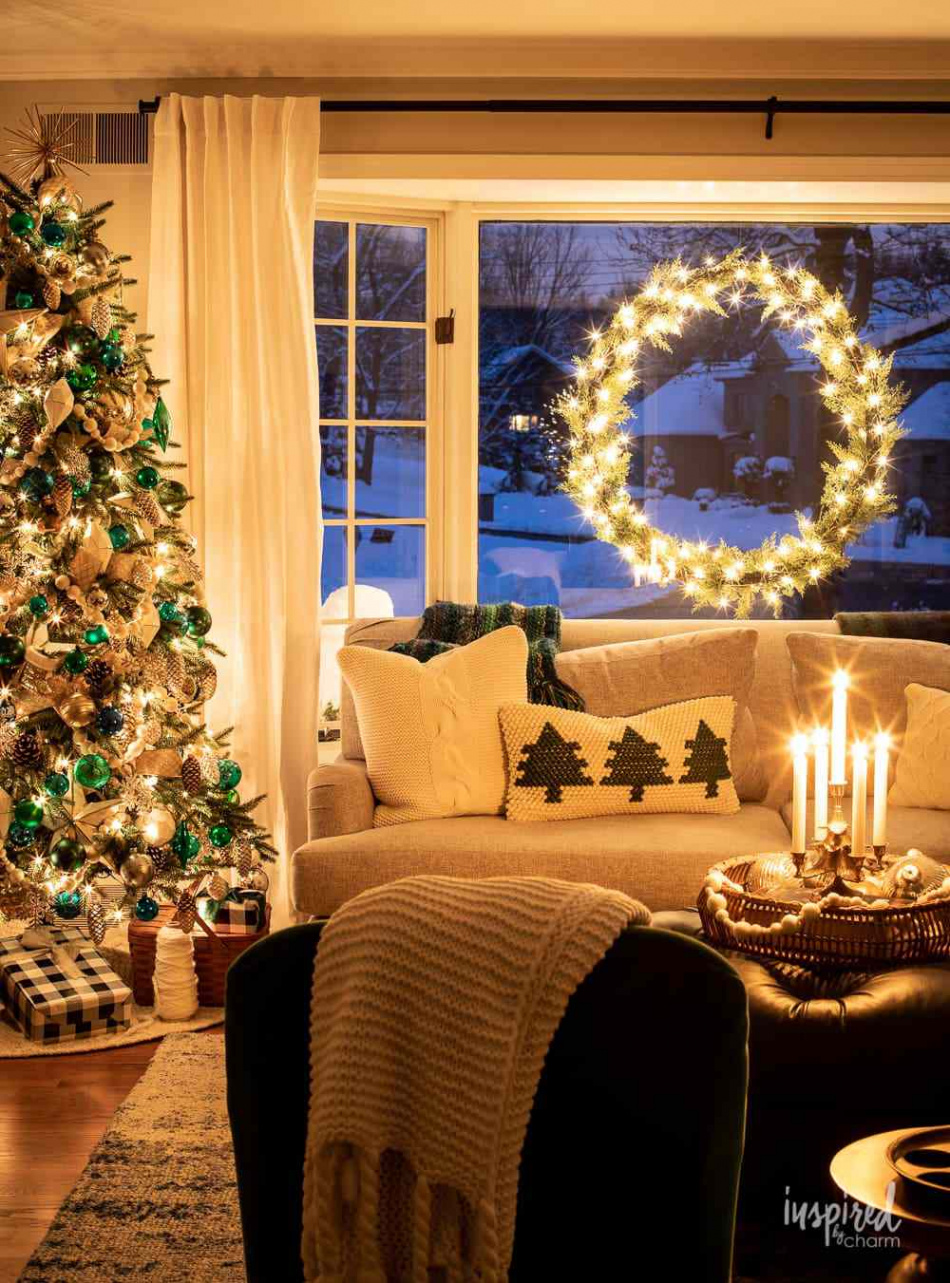 Festive and Cozy Christmas Living Room Decor Ideas