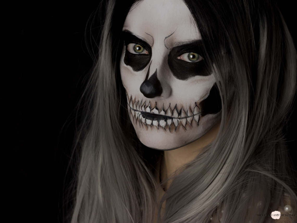 Halloween Skull - The Beauty and the Blonde