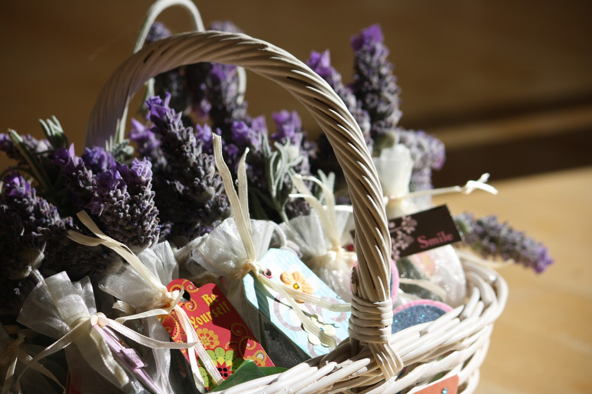 Homemade Herbal Gifts –  Inspiring Ideas for the Holidays